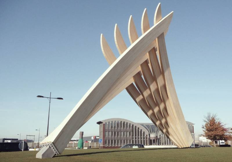 Accoya wood used to create inspirational “fingers” sculpture