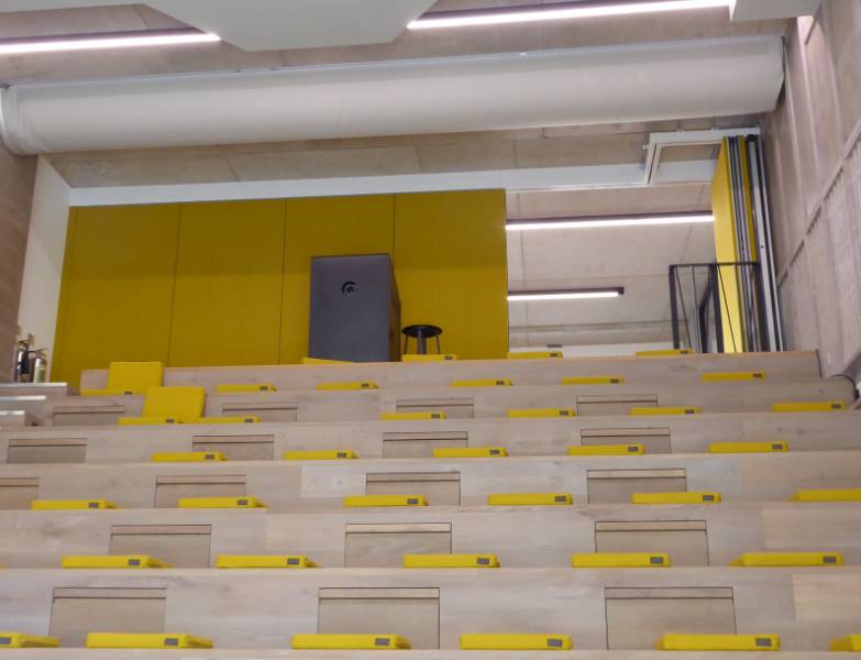 Dorma Variflex Manual Acoustic moveable wall at
Paddington Works Co-working auditorium creates flexible space