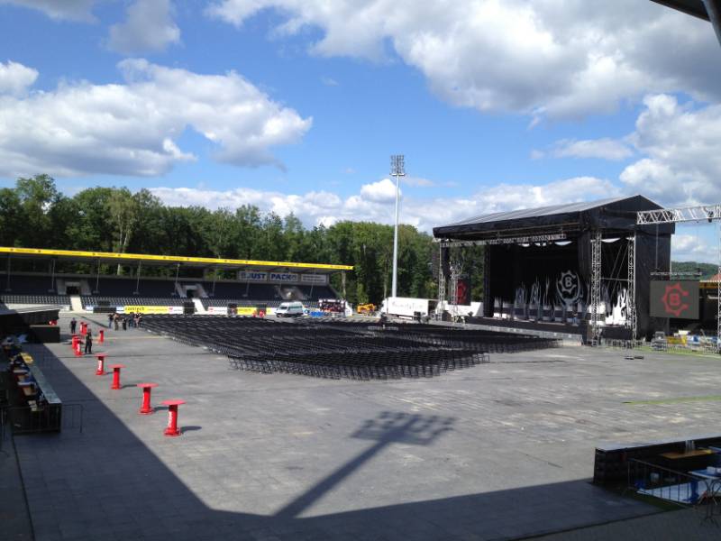 Resilient and textile floor covering systems