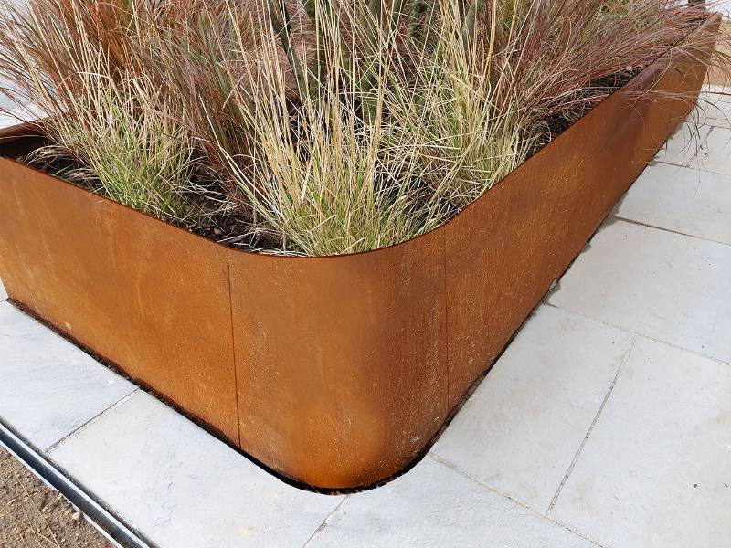 Inspira Form Planter