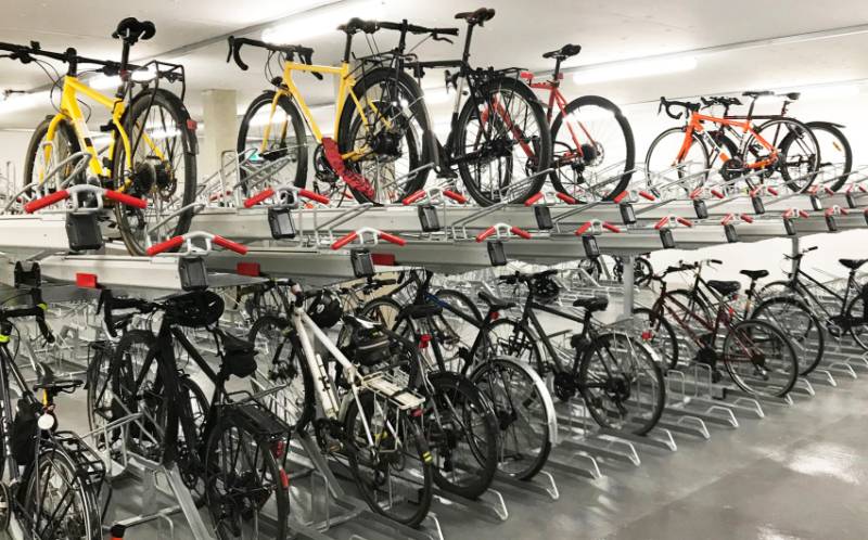 FalcoLevel-Premium+ Gas Assist Two-Tier Cycle Parking Bike Rack - Two Tier Bike Rack with Gas Struts