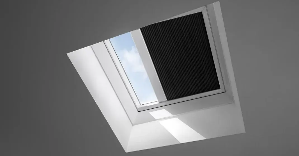 VELUX -Tasakaton Ikkunat - VELUX -tasakaton ikkuna suoralla lasilla