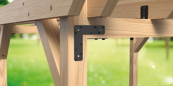 Elegant finish med sortlakkerte beslag
