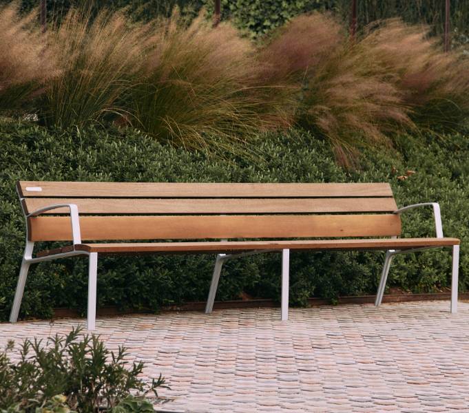 NeoRomántico Liviano | Bench - Street furniture