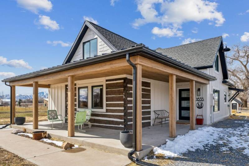 Two-Piece 7-in Column Wrap - PVC Cladding