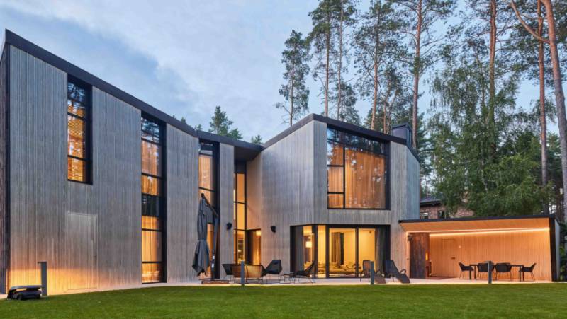 Accoya Cladding for Unique Family Home in the Forest