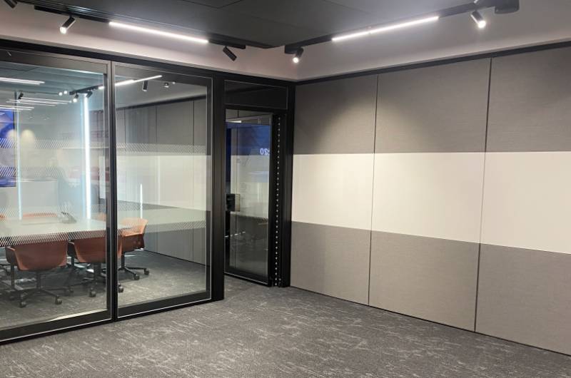 Dorma Variflex Glass Semi automatic moveable wall installed a Hilti HQ, Manchester