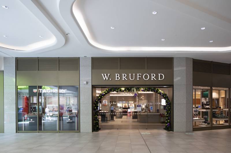 W. Bruford Jewellers - A classy jeweller requiring a safe, secure and sleek entrance