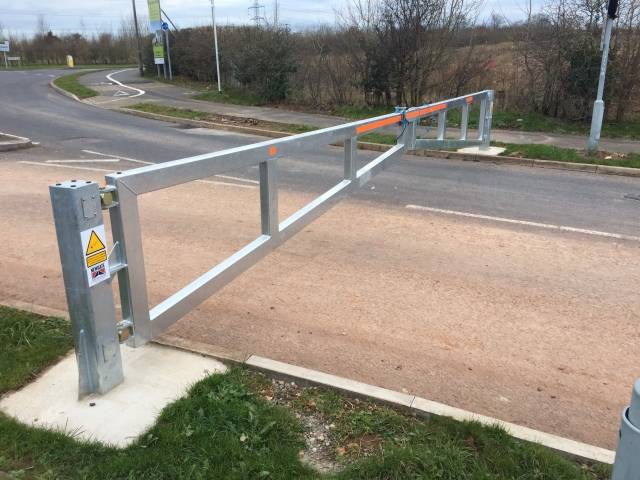 Manual Swing Arm Barrier (Heavy Duty)