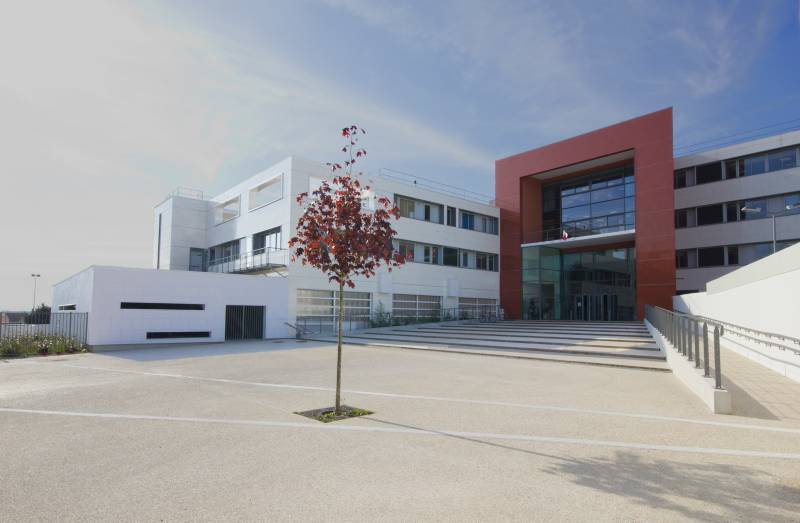 Paul Eluard Secondary School, Montereau-Fault-Yonne FR