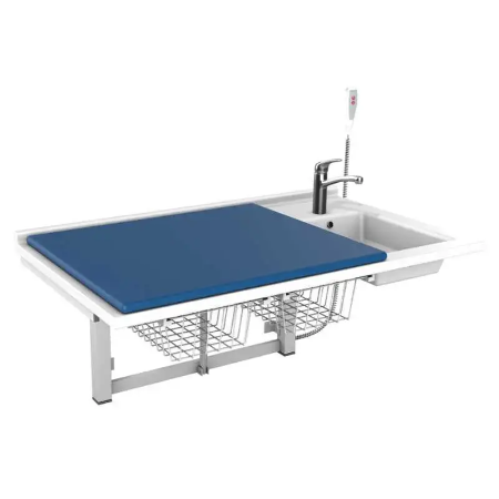 Stellebord - Løsning med puslebord, 800 x 1400 mm, elektrisk højderegulérbart, med sanitet og madras