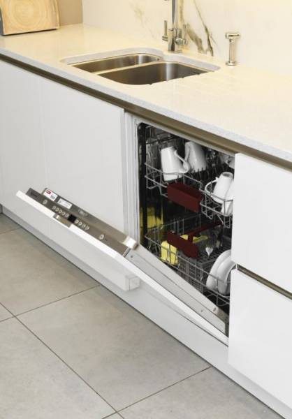 Integrated dishwasher front panel