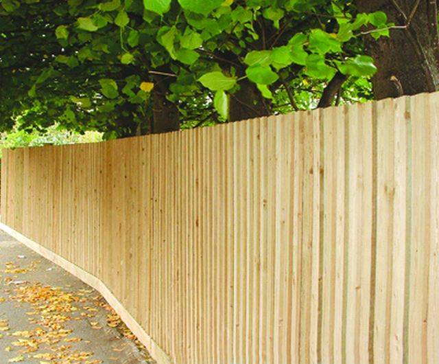 Traditional Featherboard Fencing - Timber fencing
