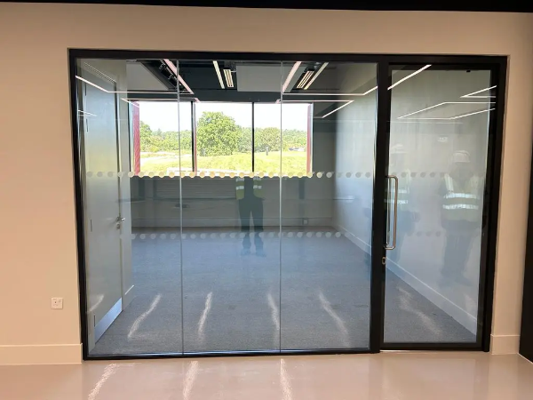 Lusso 55 - Relocatable Glass Partitions