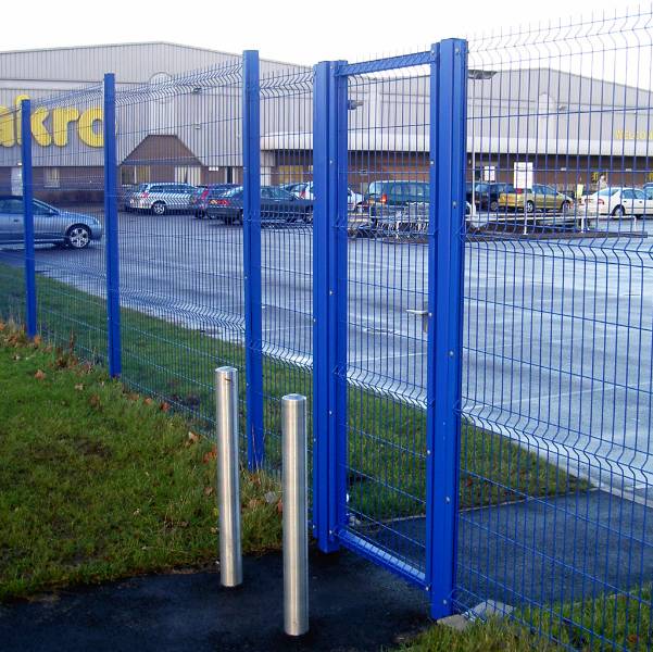Lockmaster – With infill options for systems above single leaf gate - Carbon steel gate - Swing gate 