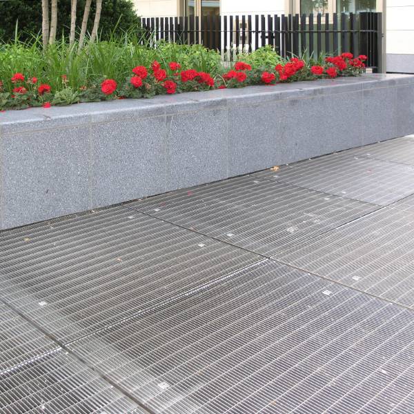 Stainless steel open mesh floor grating for Vista Apartments at Chelsea Bridge