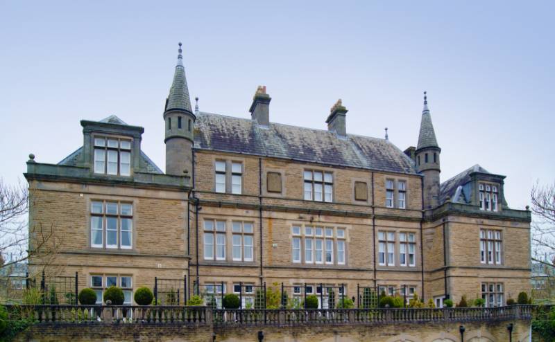 130 Spectus Vertical Sliding windows have been used in the refurbishment of Sovereign Park House in Harrogate. The prestigious Grade II listed building is set in a conservation area covering 17 acres