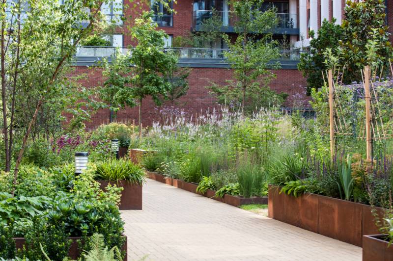 Streatham Hill - Podium Install