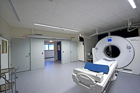 LAMI dörrar för våta och hygieniska miljöer I moderna byggnader