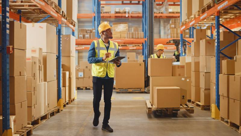 Efficient and safe goods lifts optimize performance for a large online shopping retailer’s warehouse