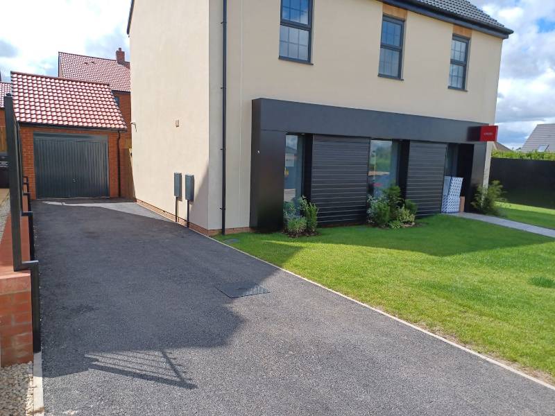 Porous asphalt for sustainable drainage on new housing development