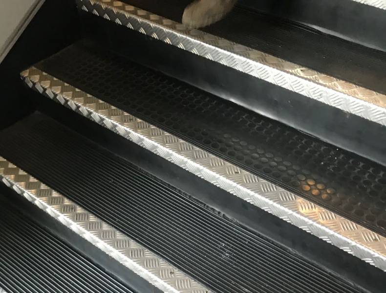Aluminium Chequer Plate 5 Bar Tread