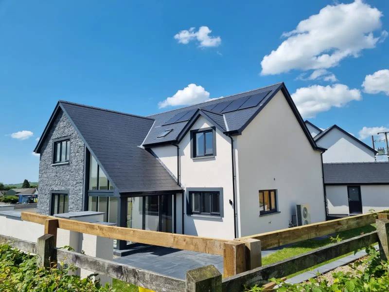 Rendered new builds in Llys Llewellyn, Carmarthen