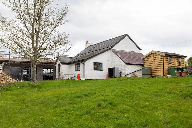 Heat pump cuts carbon footprint for Willow Cottage