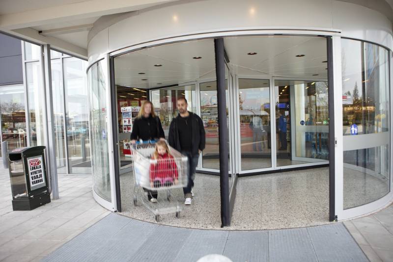 Revolving Door Automatic - High Capacity 3 Wing 4.2–6.2m Diameter