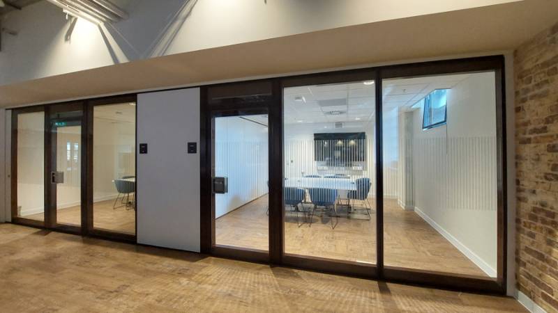 Dorma Variflex Glass Semi automatic acoustic moveable wall - SharkNinja offices in Battersea Power Station
