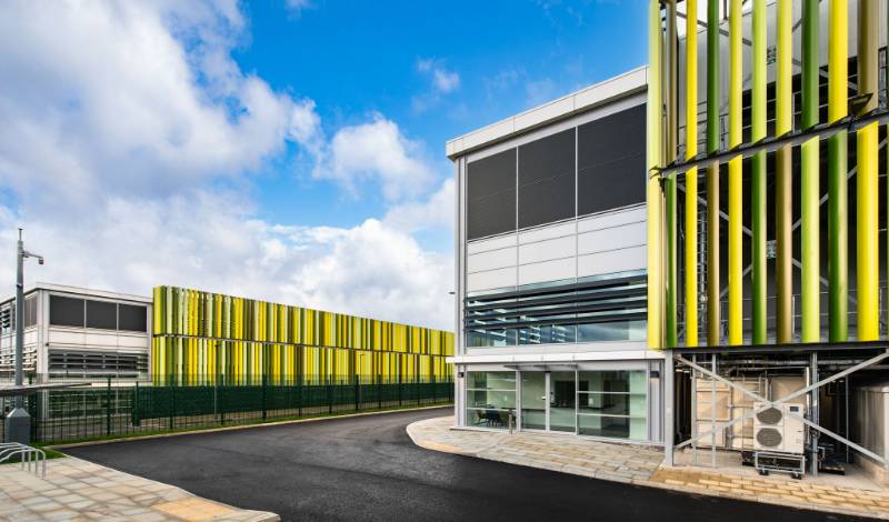 Architectural Fin - Vector® Aerofoil Vertical Fin Façade