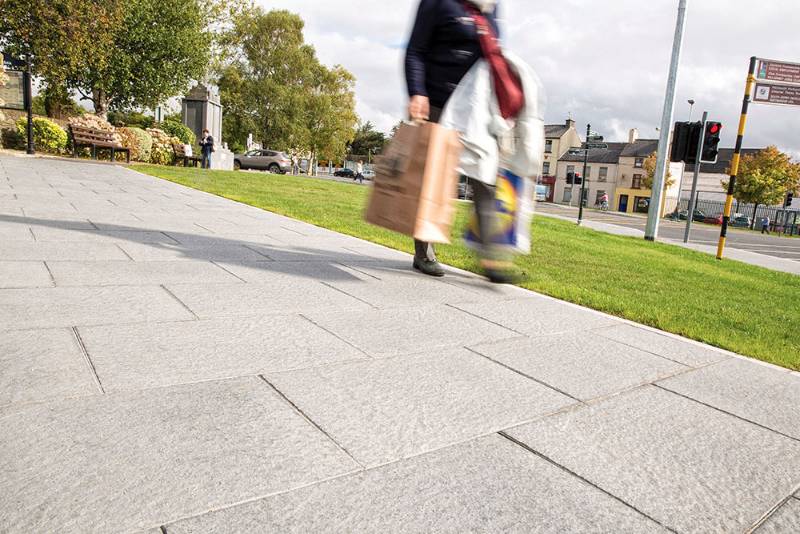 Canterra Flagstones - A subtly embossed, closed-face flagstone