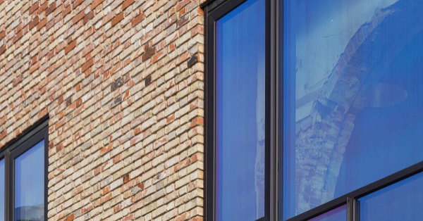 En värld av hållbara lösningar i glas och aluminium