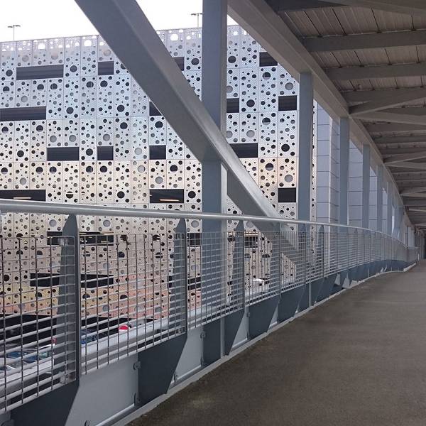 The Hydro: Infill panels for the balustrade were supplied by Lang+Fulton, made from Micro-34 architectural grating.