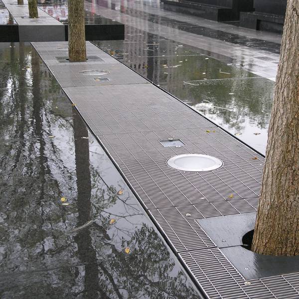 Kings Cross Square: high quality stainless steel grating