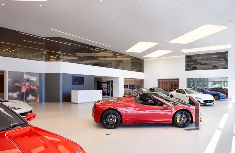 Ferrari & Maserati, Swindon