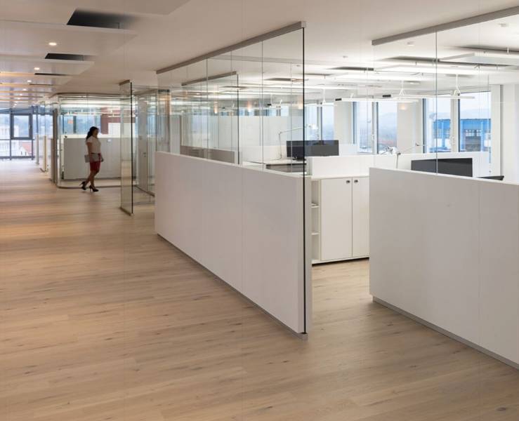 System 7400 - Glazed Partition