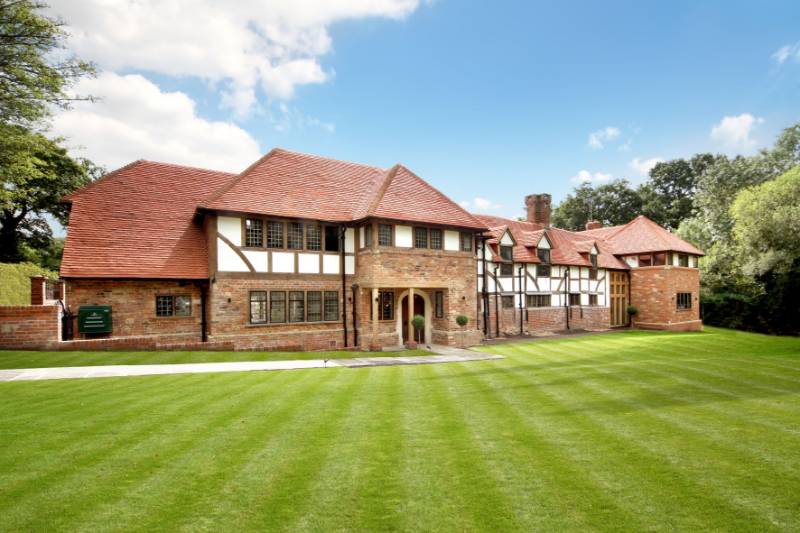 New Clement steel windows for Alfred Hitchcock's Grade II listed house