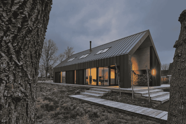 Lakeside Retreat, Grou