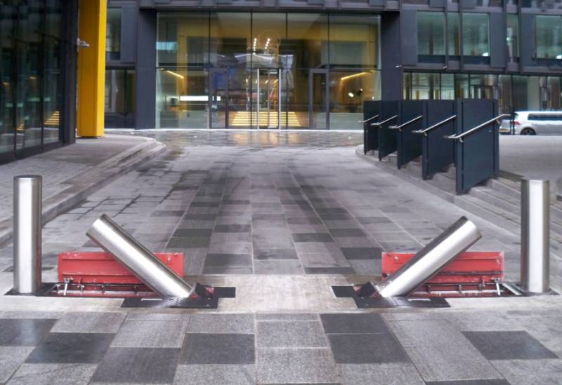 PAS 68 Terra Side Folding Quantum Bollard