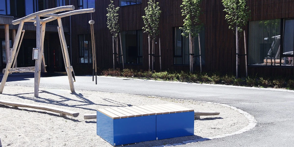 Møbler uterommet med MODUL benker og plantekasser