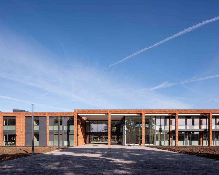 State-of-the-art new build school with Schüco glazing