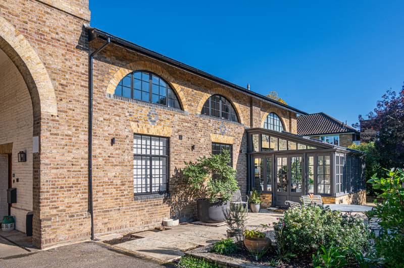 Complex arched steel windows successfully manufactured and installed into Grade II listed mews