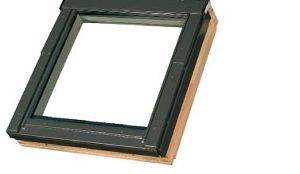 Natural Pine Centre Pivot Roof Window (PTP-V)