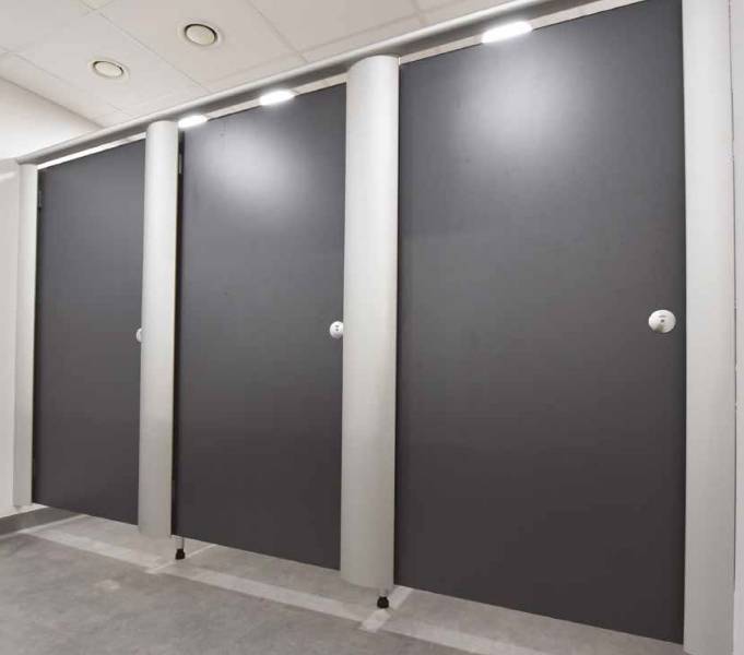 Senator SGL WC Cubicle - Aluminium Framed Cubicle