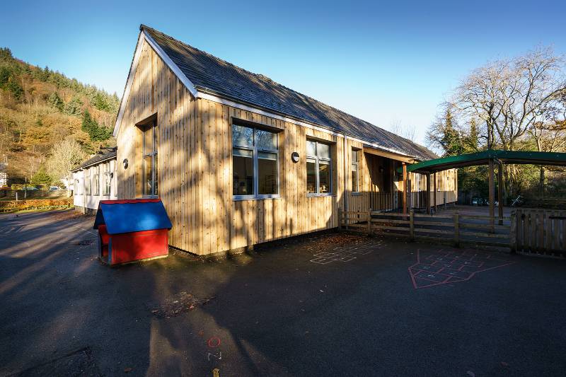Western Red Cedar Select Knotty Board on Board Style Cladding for School Hall Exterior