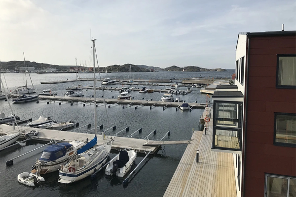 Allt mellan tak och balkongplatta