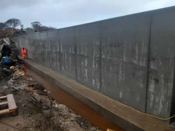 AQURON 2000 - Dam Wall