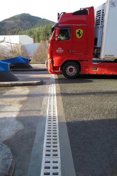 KOMPAQDRAIN® channel at the toll station on Mondragón AP-1 motorway (Spain)