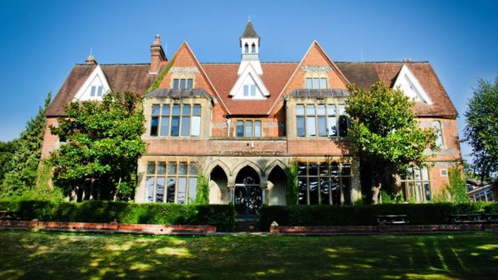 EB24 steel windows for Henley College